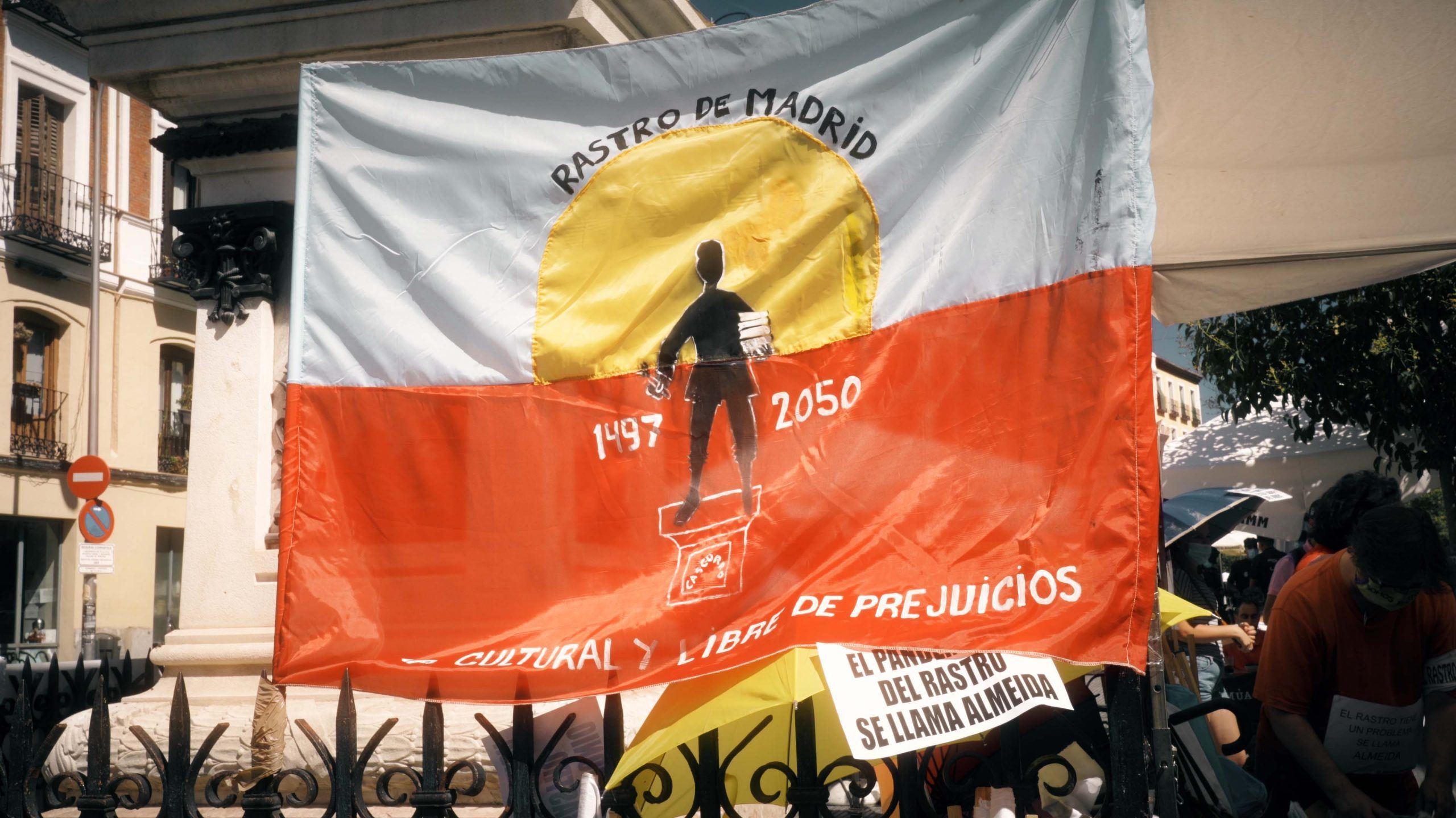 EL RASTRO ES ASI - Bandera