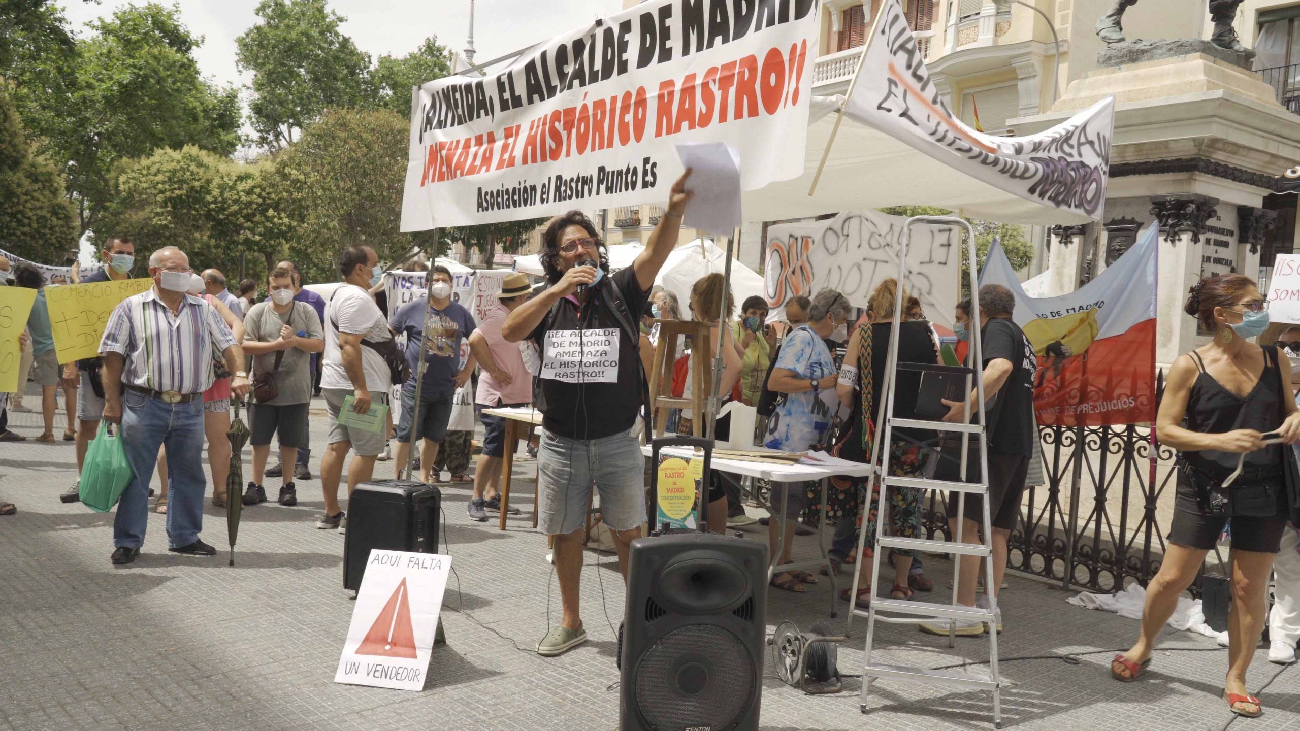 El Rastro Es Asi - Manifestacion en Cascorro por la reapertura de El Rastro de Madrid