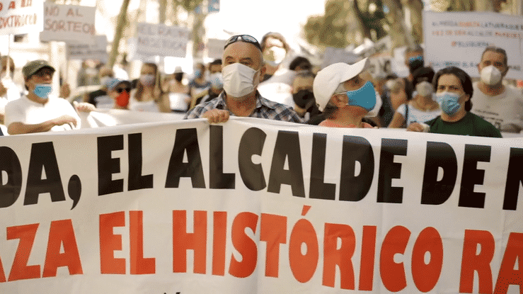 El Rastro Es Así - Manual de Lucha (documental) gif02
