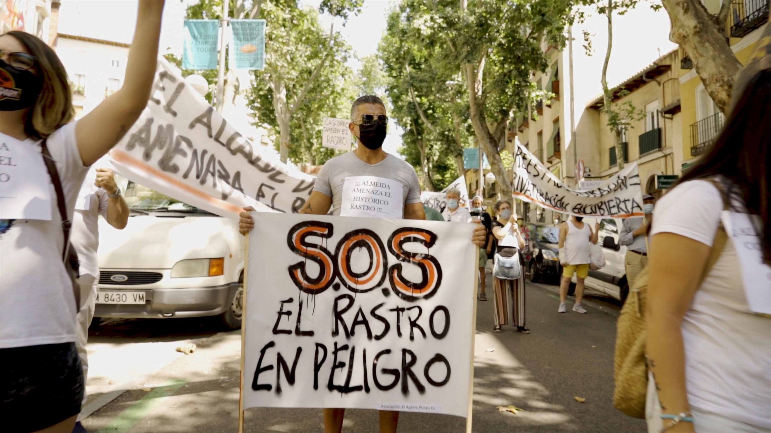 Fotograma de la serie documental "EL RASTRO ES ASÍ" de MVB Producciones