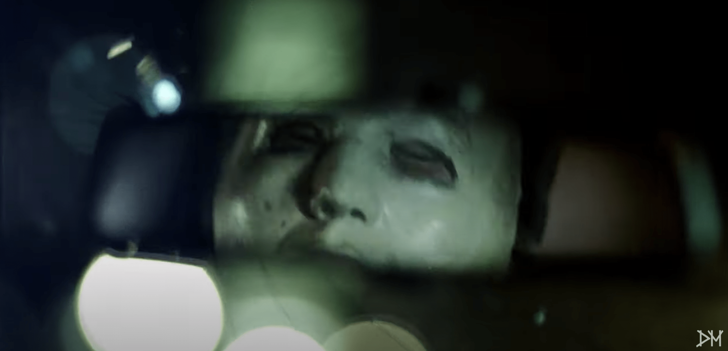 Captura de imagen del videoclip Wrong de Depeche Mode